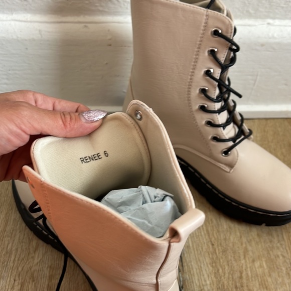 6 size. Brand New . Never Worn. Gifted to me, too small. - Picture 3 of 8